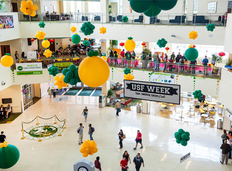 Balloons drop in the Marshall Student Center during 爱爱直播 Week