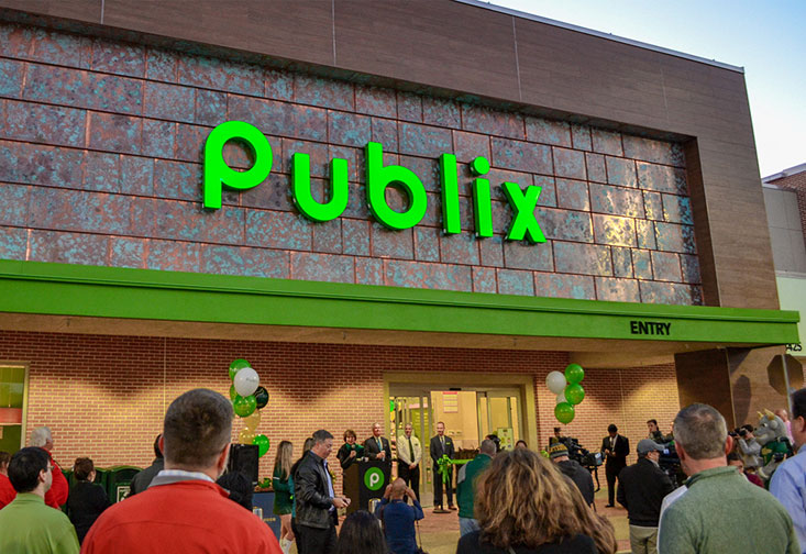 Storefront of the ֱ Publix on opening day