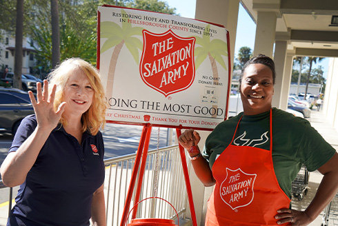 Salvation Army red kettle campaign with ֱ