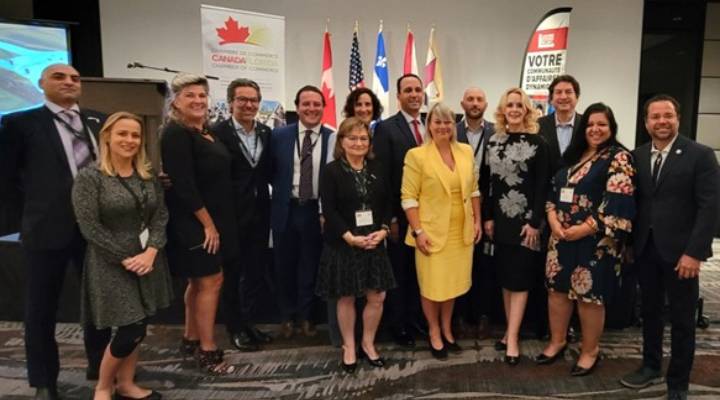 large delegation of people from ֱ and the Canada-Florida Chamber of Commerce